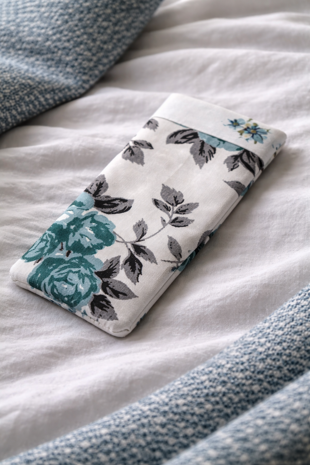 Glasses Sleeve - Midnight Rose